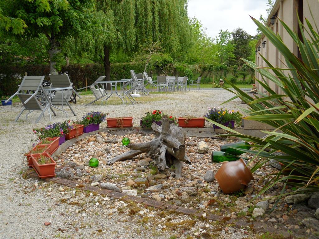 Hotel Au Jardin Pres De L'Ocean Les Mathes Exterior foto